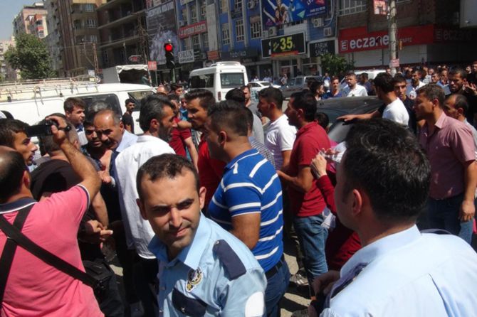 batmanda-kayyum-protestosuna-polis-mudahalesi-003.jpg