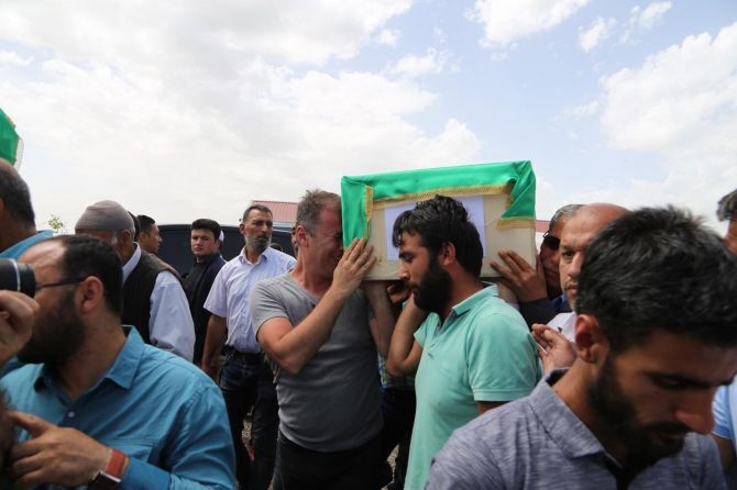 PKK'nın katlettiği 13 kişinin cenazesi Tanışık köyünde galerisi resim 13