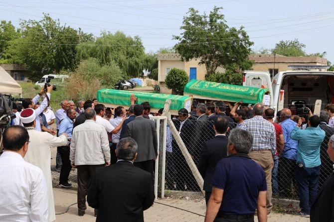 PKK'nın katlettiği 13 kişinin cenazesi Tanışık köyünde galerisi resim 3