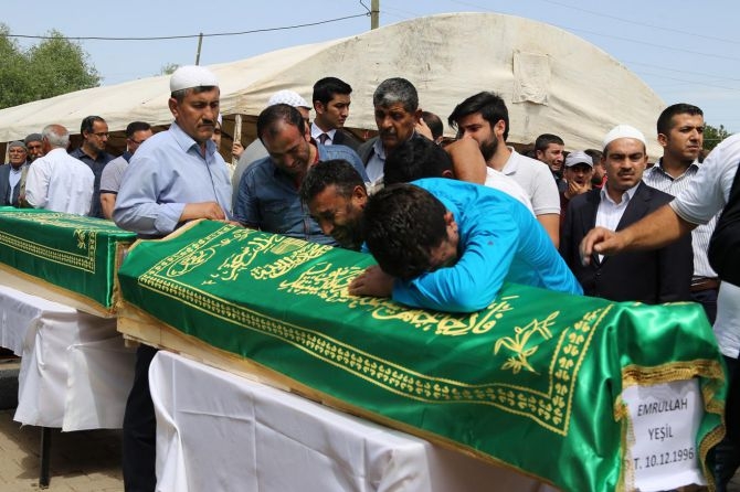 PKK'nın katlettiği 13 kişinin cenazesi Tanışık köyünde galerisi resim 8