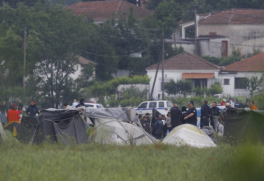 Yunanistan'ın Makedonya sınırındaki İdomeni kampı boşaltılıyor galerisi resim 1