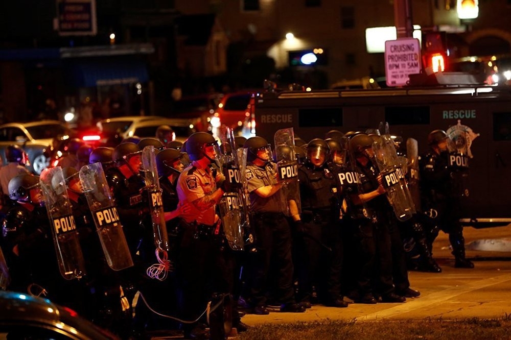 ABD'de polis şiddeti protesto edildi: 4'ü polis 5 yaralı galerisi resim 2
