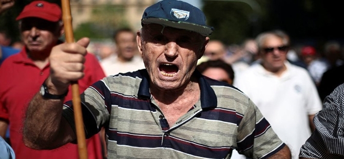Yunanistan'da Mali kriz emeklileri sokağa dökti galerisi resim 5
