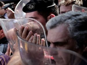 Yunanistan'da Mali kriz emeklileri sokağa dökti