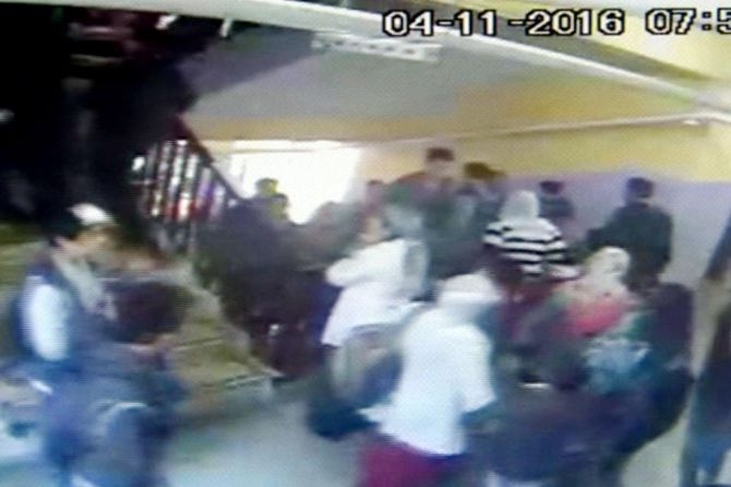 Diyarbakır saldırısında okulda yaşanan korku kameralara yansıdı! galerisi resim 2
