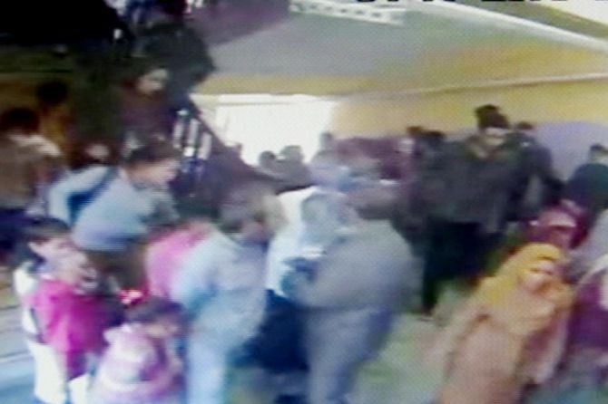 Diyarbakır saldırısında okulda yaşanan korku kameralara yansıdı! galerisi resim 3