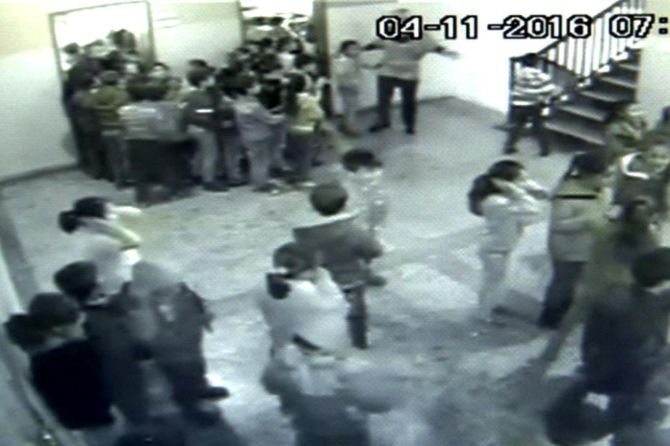 Diyarbakır saldırısında okulda yaşanan korku kameralara yansıdı! galerisi resim 6