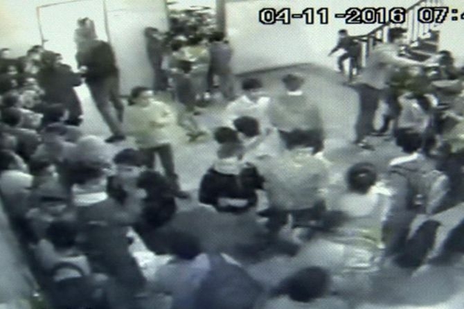 Diyarbakır saldırısında okulda yaşanan korku kameralara yansıdı! galerisi resim 9