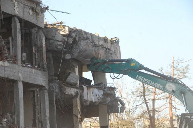 Bombalı saldırıya uğrayan emniyet binası yıkılıyor galerisi resim 3