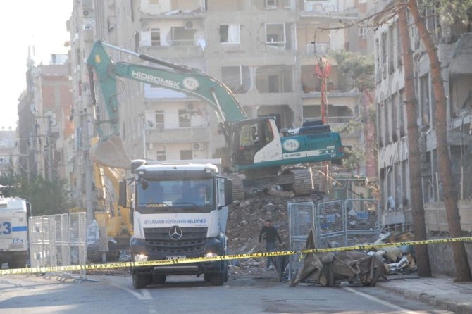 Bombalı saldırıya uğrayan emniyet binası yıkılıyor galerisi resim 6