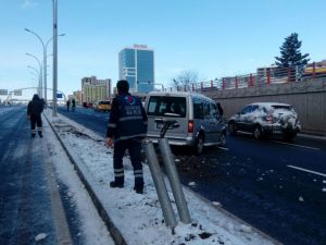 Yolun buzlanması Trafik kazasına sebep oldu