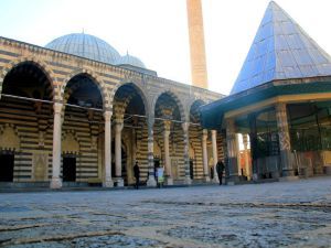 Behram Paşa Camii yaklaşık 500 yıldır ayakta duruyor