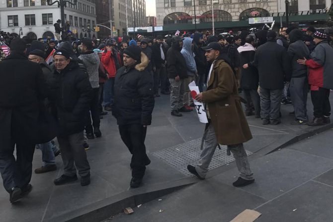 Müslümanlar New York'ta Trump'ı protesto etti galerisi resim 2
