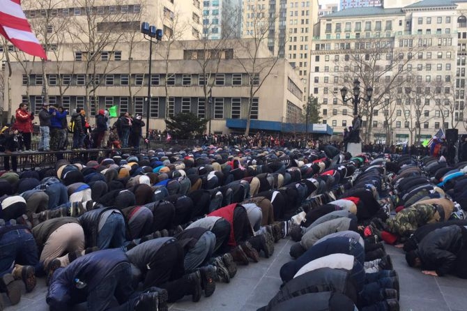 Müslümanlar New York'ta Trump'ı protesto etti galerisi resim 6