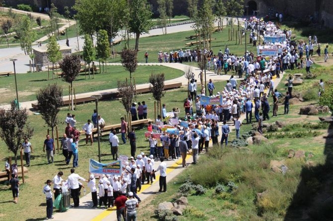 Diyarbakır'da çocuklardan namaz yürüyüşü galerisi resim 2