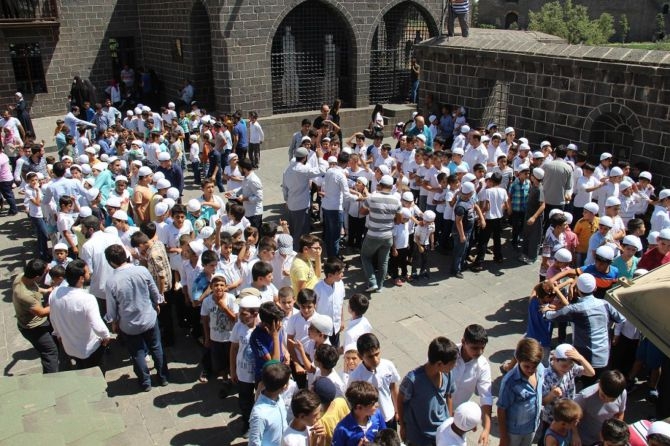 Diyarbakır'da çocuklardan namaz yürüyüşü galerisi resim 5