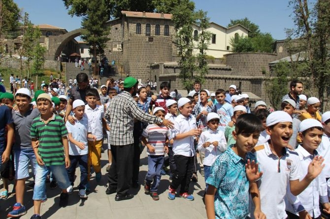 Diyarbakır'da çocuklardan namaz yürüyüşü galerisi resim 6