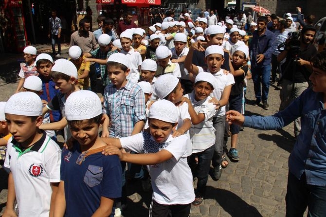 Diyarbakır'da çocuklardan namaz yürüyüşü galerisi resim 7
