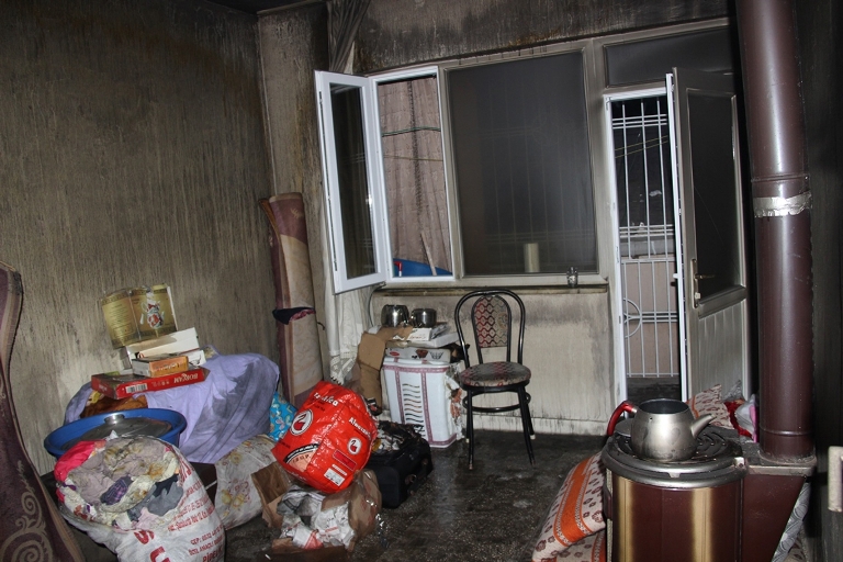Sur’u terk etmek isteyen bir ailenin evi ateşe verildi galerisi resim 3