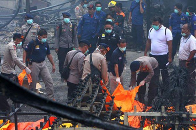 Endonezya'daki patlamada ölenlerin sayısı 47'ye yükseldi galerisi resim 1