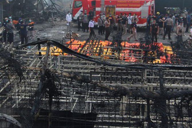 Endonezya'daki patlamada ölenlerin sayısı 47'ye yükseldi galerisi resim 8