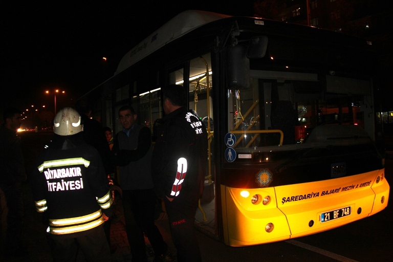 Belediye otobüsü ateşe verildi galerisi resim 5