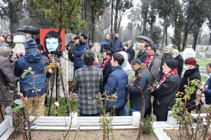 Metin Yüksel şehadetinin 43'üncü yıl dönümünde mezarı başında anıld galerisi resim 2