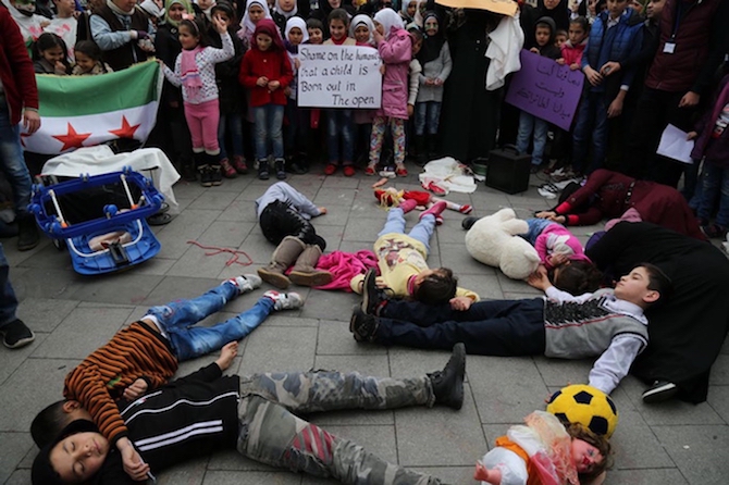 Türkiyede'ki Suriyeliler Rusya'yı protesto etti! galerisi resim 3