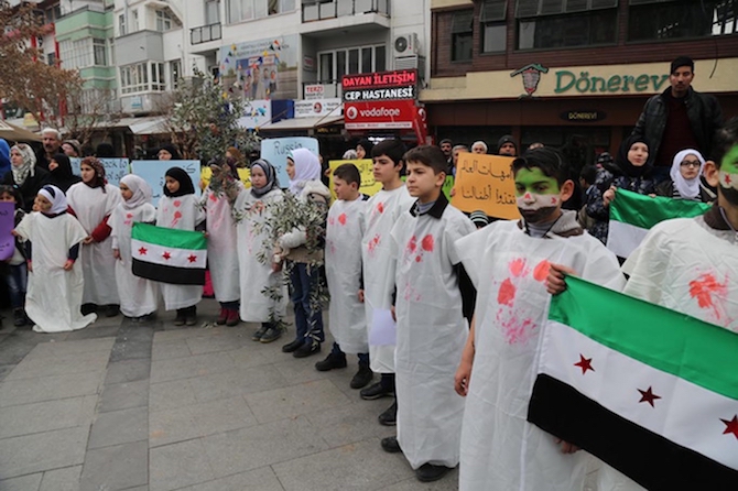 Türkiyede'ki Suriyeliler Rusya'yı protesto etti! galerisi resim 6