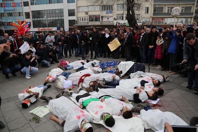 Türkiyede'ki Suriyeliler Rusya'yı protesto etti! galerisi resim 8