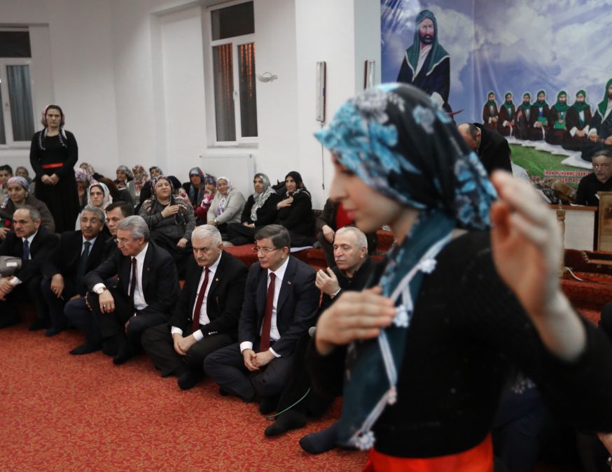 Başbakan Cemevi'nde ilgiyle karşılandı galerisi resim 4