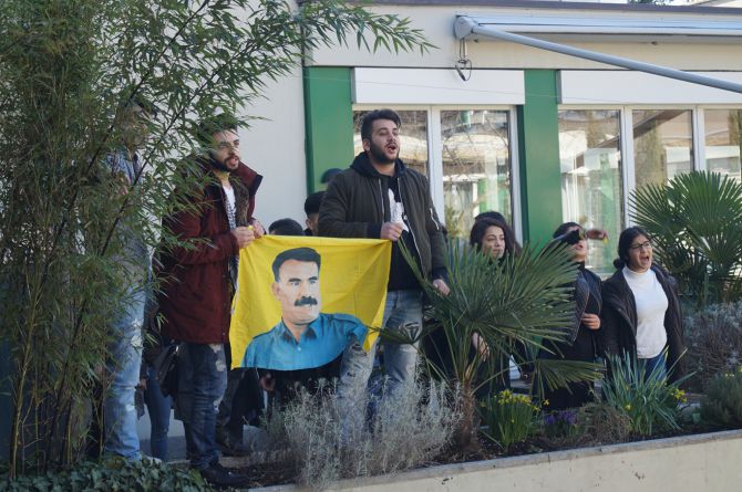 PKK, Kürt siyasetçi Burkay'ın programını sabote etti galerisi resim 1