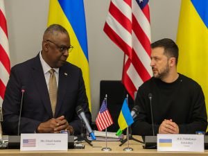 ABD Savunma Bakanı Austin, Kiev'de Devlet Başkanı Zelenskiy ile görüştü