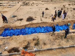 Gazze'de 111 şehit toplu mezara defnedildi