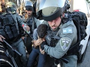 Siyonist işgal rejimi, Batı Şeria ve Doğu Kudüs'te 60 Filistinliyi alıkoydu