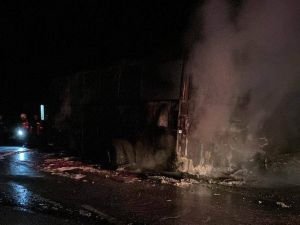 Malatya’da seyir halindeki otobüs alev aldı