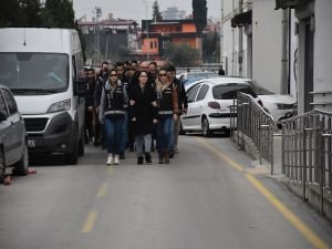 Adana'da rüşvet operasyonu şüphelileri adliyeye sevk edildi