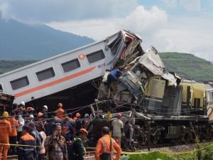 Endonezya’da tren kazası: 3 ölü, 28 yaralı