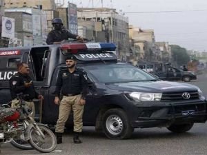 Pakistan'da polise yönelik bombalı saldırı: 6 ölü