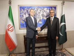 İran ve Pakistan dışişleri bakanları görüştü