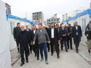 HÜDA PAR Genel Başkanı Yapıcıoğlu Adıyaman'da depremzedeleri ziyaret etti
