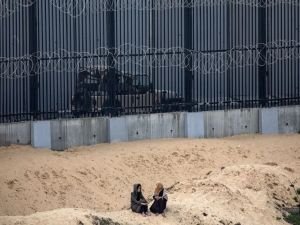 Mısır, sınır bölgesinde Filistinlileri kabul etmek için barınaklar inşa ettiğini yalanladı