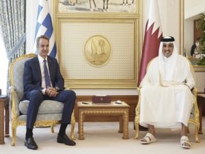 Yunanistan Başbakanı Miçotakis Katar'da