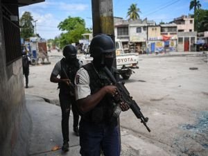 Başbakanın ülkeye dönemediği Haiti'de olağanüstü hal süresi bir ay uzatıldı