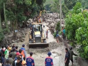 Endonezya'da sel ve toprak kayması: 26 ölü, 6 kayıp