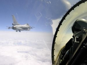 Yunanistan'a ait F-16 düştü