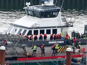 Manş Denizi’ni geçmeye çalışan teknede 5 göçmen öldü