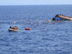 Düzensiz göçmenleri taşıyan tekne alabora oldu: 50 kayıp
