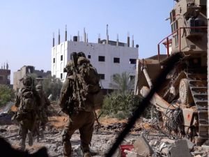 Siyonist işgalciler Gazze Şeridi'nde evleri patlayıcılarla tuzaklıyor