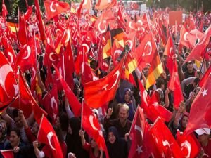 Gurbetçiler Türkiye'ye sahip çıkıyor